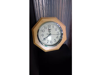 Retro väggur i trä – HEK Quartz 1980/90-tal – Oktagonal (27 cm)