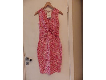 Oanvänd Mamma Nursing Sommarklänning i rosa blommönster, draperad , Stl XS H&M