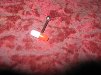 TUNG PIERCING PILLER VIT/RÖD 20 MM X 1.6 MM STAV