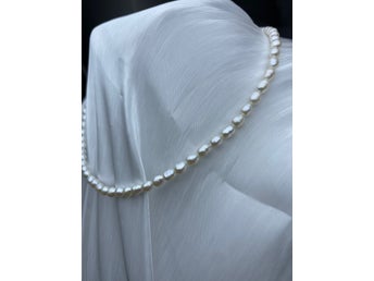 Drop form äkta natur sötvatten pärlhalsband med stark lyster.