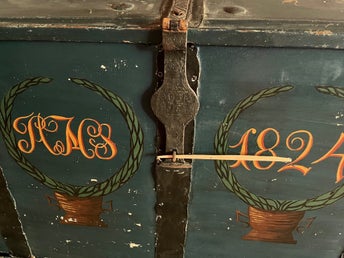 Antik brudkista från 1824