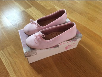 Söta rosa ballerinaskor, läder, Zapy, strl 31
