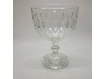SKÅL / GLASSKÅL PÅ FOT. Pressglas.