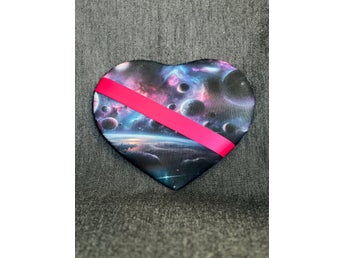 Märkestavla för simmärken/smycken Planet /Knallrosa satin