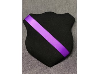 Märkestavla för simmärken/smycken svart/lila satin