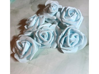 Konstgjorda blommor 6 vackra & verklighetstrogna ljusblå rosor i foam/skumgummi
