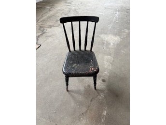 Barnstol retro svart pinnstol i trä