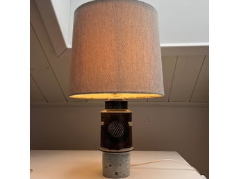 Bordslampa Inger Persson Rörstrand Ateljé – stengods modell 8439 retro