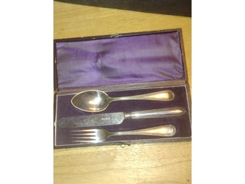 Etui med gamla bestick i nysilver(dopgåva) eller en reseuppsättning (1890-1930)
