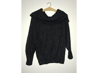 Stickad tröja med oversize polo
