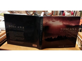 Toscana ett vinlandskap av Hugh Johnson. Bok. Very Fine plus