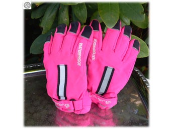 Hulabalu handskar i stark rosa waterproof fodrade 7-8 åringen Fint skick