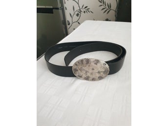 Svart läder bä , storlek 105CM