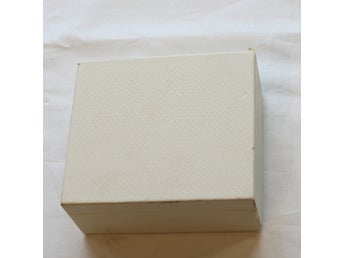 Vit Smyckeskrin box