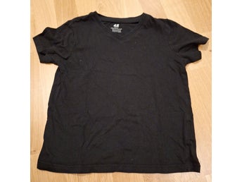 H&M svart t-shirt, storlek 110/116