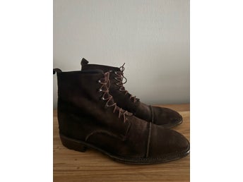 Hugo Boss Boots i brun mocka stl 45