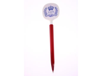 Queen Elizabeth II 1977 silver jubilee commemorative pen with Union Jack motif