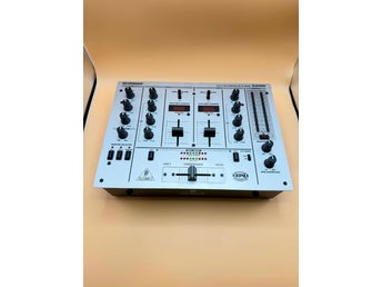 Behringer Pro Mixer DJX400 – 2-kanals DJ-mixer med VCA-kontroll