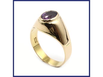 Ring, 18K guld, lila sten (vikt 5,29g, stl 18,2mm)