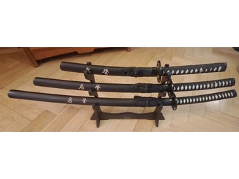 Samurajsvärd med ställ - katana, wakizashi och tanto