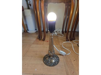 Bordslampa i mässing retro