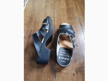 Svarta träskor stl 39 sandaler vollsjö Retro bohem boho bohemisk hippie Svarta träskor stl 39 sandaler vollsjö Retro bohem boho bohemisk hippie