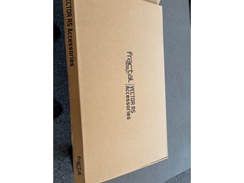Komplett & oanvänt tillbehörskit till Fractal Design Vector RS