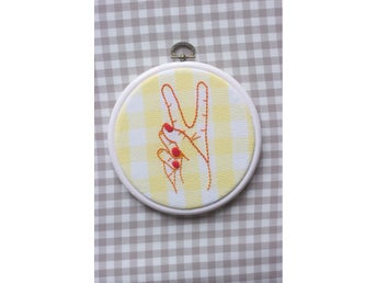 Ny modern broderad tavla, fredstecken hand, återbruk