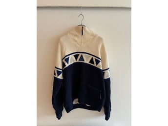 SOS Windbreaker (XL) blå, vit tröja