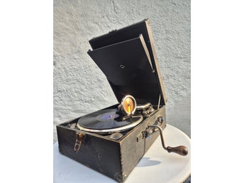 Antik bärbar vevgrammofon / resegrammofon