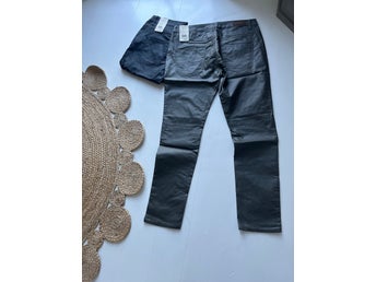 HELT NYA M LAPPAR KVAR BYXA FRÅN Flash Jeans, modell Ellie, stl 40