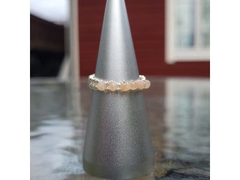 Handgjord ring med solsten