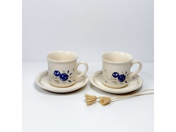 Staffordshire England Koppar med Fat Blått Blommotiv Set om Två