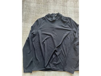 Numph svart blus, storlek M