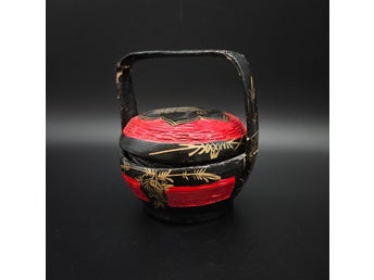 Peranakan bröllopskorg i lackerat trä/bambu (Bakul Sia) – ca 1930–1950-tal
