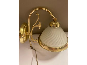 Retro Vägglampa i mässing med glasskärm