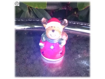 Rudolf Renen led lampa blinkande fungerande batterier genom stjärnformationer