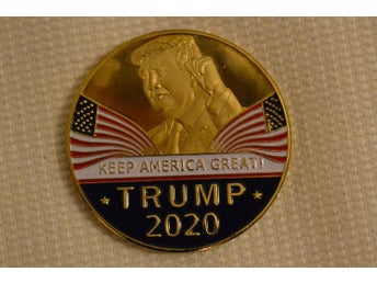 Trump 2020 Keep America Great Mynt Guldplätering m. FÄRG 4cm Ny