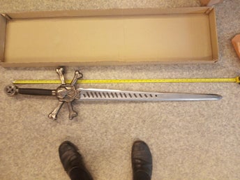 svärd med döskalle handtag pak-7313
