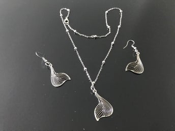 Snygg Halsband med Örhängen
