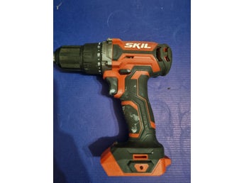 Skil 20V Max Borrmaskin med Laddare