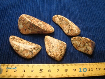 5 ST TRUMLADE GRANITER FRÅN GARBERG I ÄLVDALEN. 89 GRAM.