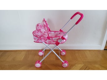 Jättesöt rosa Dockvagn med blommor i fint skick!