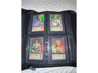 Berserk TCG Samling – 9 Parallella Rariteter, Promos & Gemloader Binder