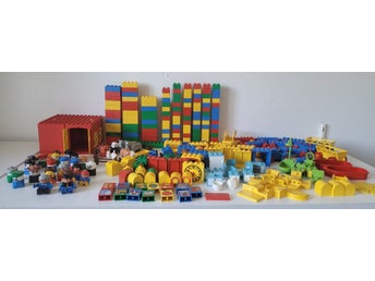 LEGO Dublo totalt 272 delar 4 kg vagnar figurer djur kök badrum byggklossar mm