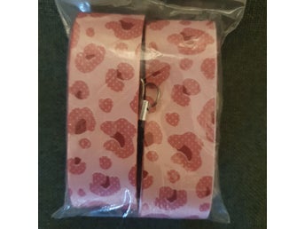 2st Nyckelband med rosa mönster Nya och oanvända