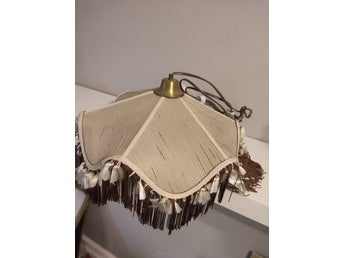 Vintage taklampa med fransar – charmig retro 60-tal / 70-tal