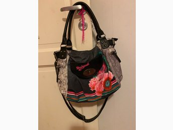 desigual väska svart desigual väska svart