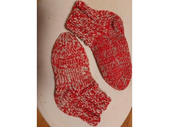 Sockor i Rött och Grått Hantverk Handstickade100 % Ullgarn Storlek 39/40