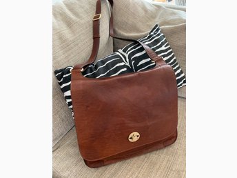 Saddler brun skinnväska Saddler brun skinnväska